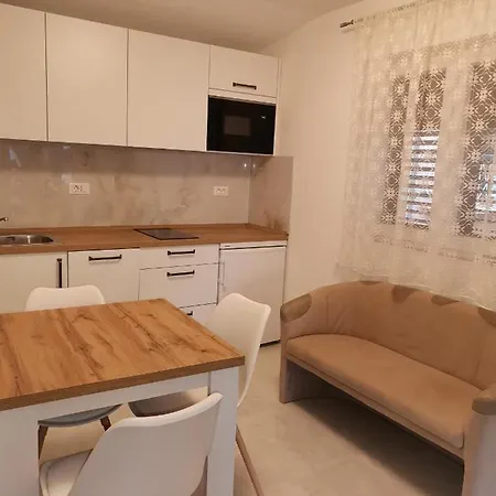 Apartment Luka *